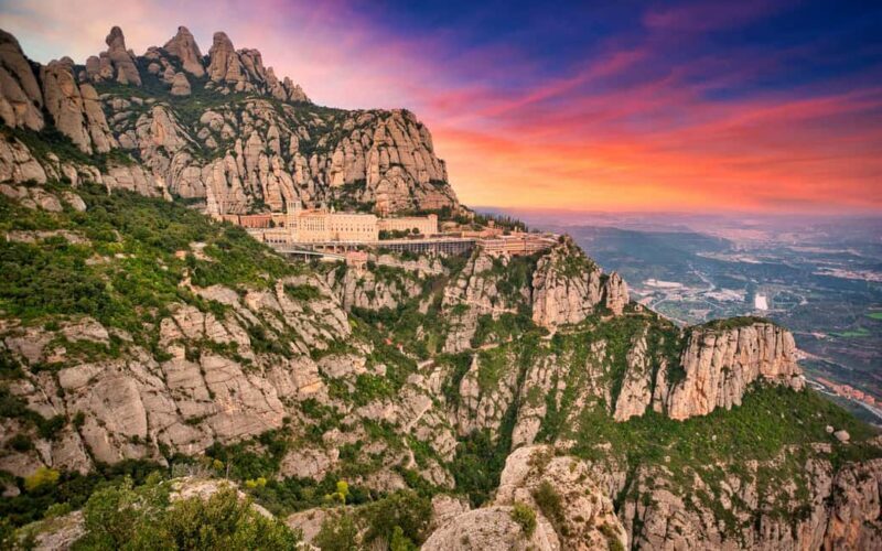 Montserrat Natural park & Monastery complete trip by car - Key Points