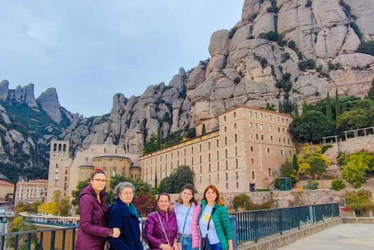 montserrat-small-group-tour-with-train-and-cable-car