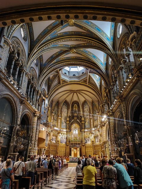 montserrat-tour-in-romanian-language