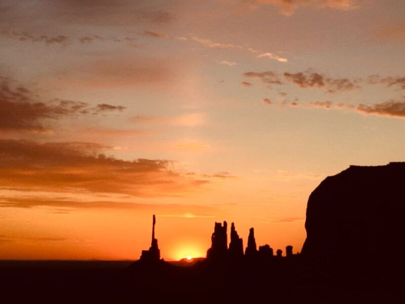 monument-valley-3-hour-sunrise-tour-with-navajo-guide