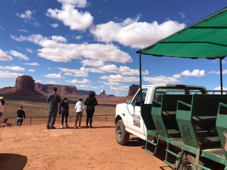 monument-valley-backcountry-jeep-tour-with-navajo-guide