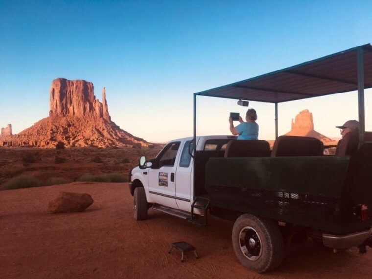 monument-valley-backcountry-jeep-tour-with-navajo-guide