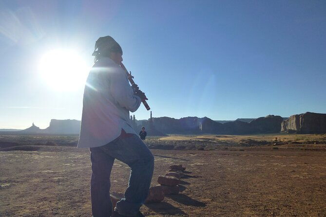 monument-valley-hogan-overnight-experience