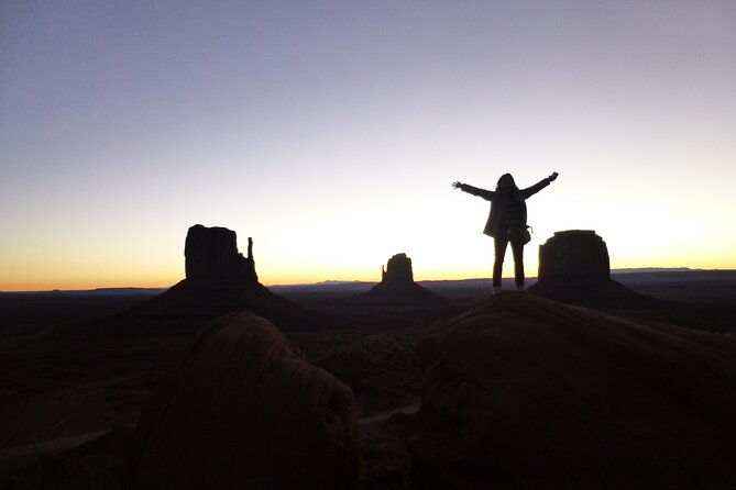 monument-valley-hogan-overnight-experience