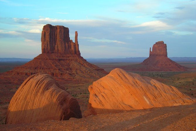 monument-valley-hogan-overnight-experience