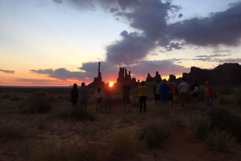 monument-valley-sunset-tour-with-navajo-guide