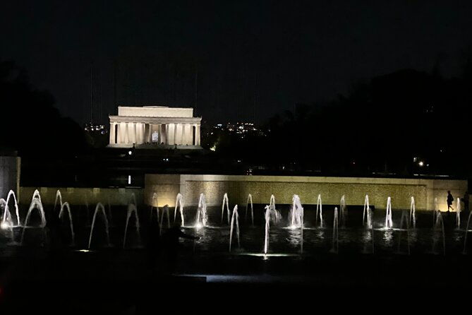 monumental-moonlight-private-guided-bus-tour-in-washington