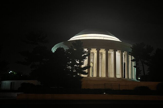 monumental-moonlight-private-guided-bus-tour-in-washington