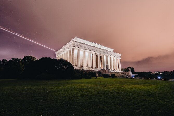 monumental-moonlight-private-guided-bus-tour-in-washington