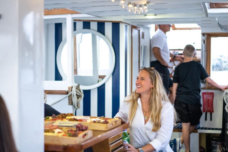 Mooloolaba: Canal Cruise with Commentary - Key Points