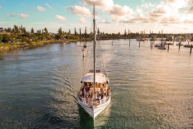 Mooloolaba Sunset Cruise with Live Music - Mooloolaba Sunset Cruise with Live Music: An Authentic Coastal Experience