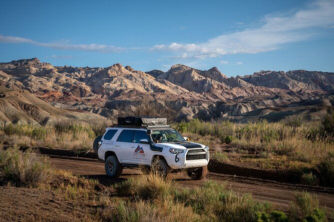 moonscape-overlook-and-factory-butte-offroad-tour
