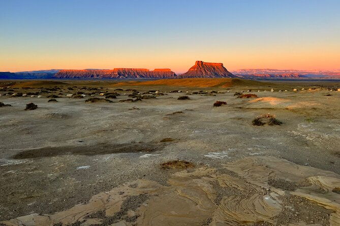 moonscape-overlook-factory-butte-and-bentonite-hills