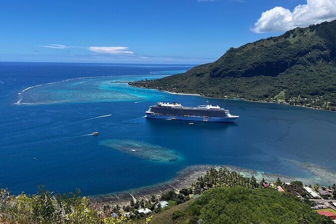 Moorea Cruise Ships: 4x4, Belvedere, Pineapple, & Magic Mountain - Exploring Moorea with the 4x4: Belvedere, Pineapple, & Magic Mountain