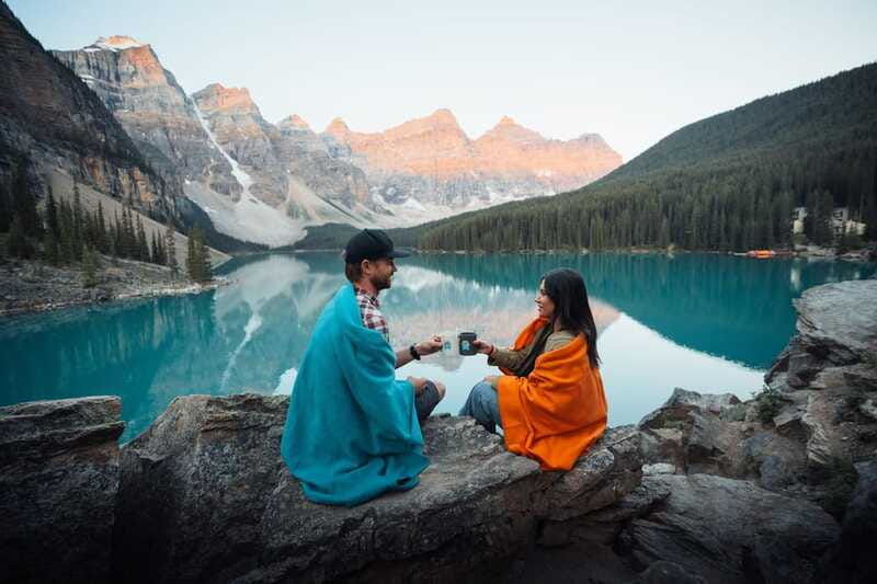 moraine-lake-sunrise-lake-louise-golden-hour-experience