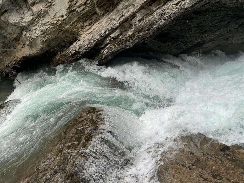 morainelake-louise-emerald-lakejohnston-canyon-banfftour