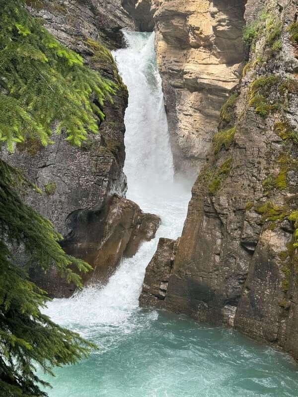 morainelake-louise-emerald-lakejohnston-canyon-banfftour