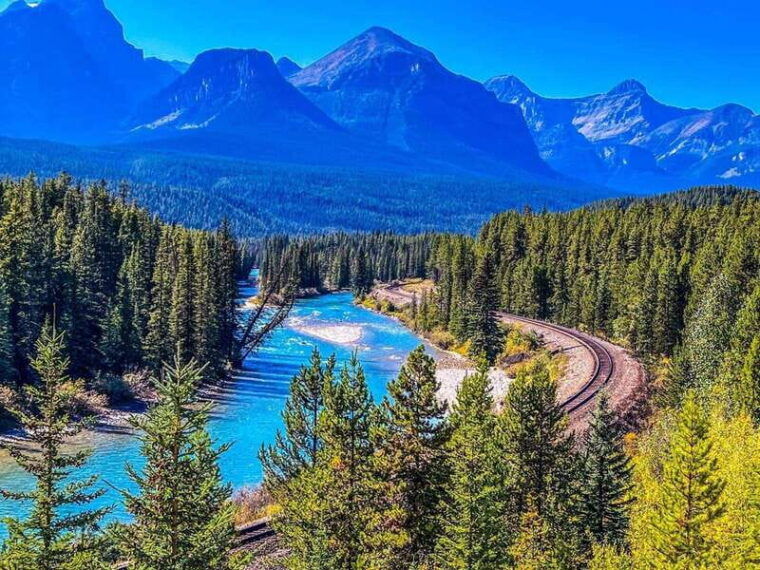 morainelake-louise-emerald-lakejohnston-canyon-banfftour