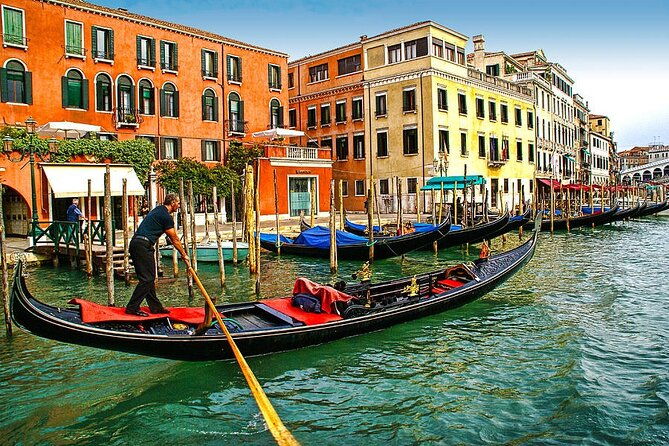 morning-city-walking-and-gondola-ride-tour-in-venice