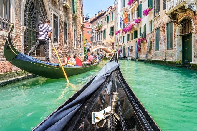 morning-city-walking-and-gondola-ride-tour-in-venice