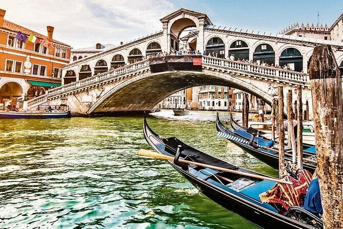 morning-city-walking-and-gondola-ride-tour-in-venice