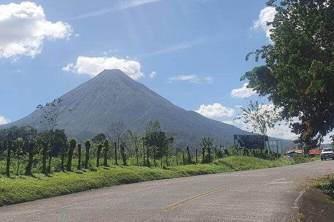 morning-guided-hiking-tour-to-arenal-volcano-with-lunch