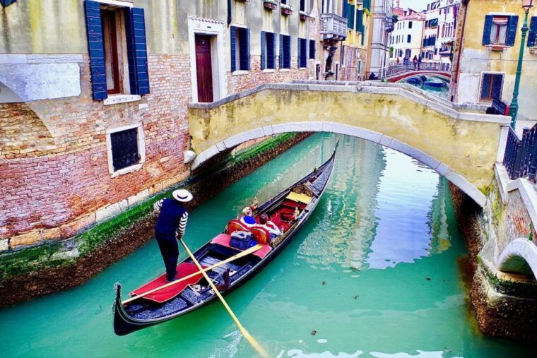 morning-in-venice-san-marco-doges-palace-gondola-ride