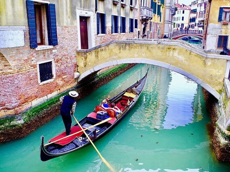 morning-venice-doges-palace-castello-gondola-cruise