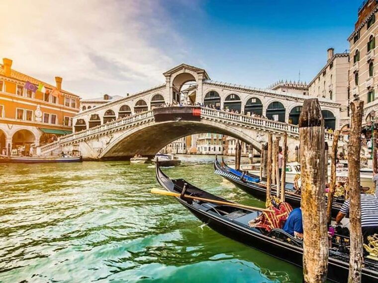 morning-venice-doges-palace-castello-gondola-cruise