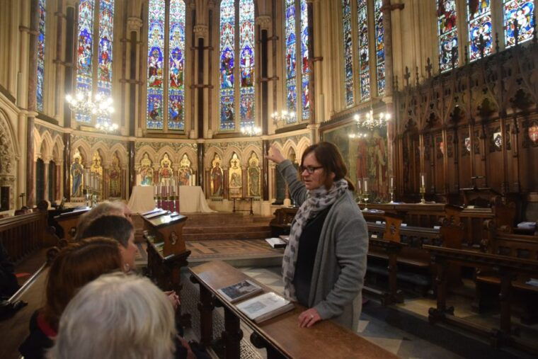 morse-lewis-and-endeavour-walking-tour-of-oxford