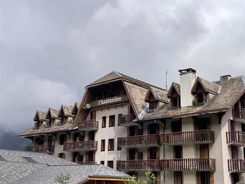 Morzine : Private Walking Guided Tour - Exploring Traditional Housing and Architectural Styles