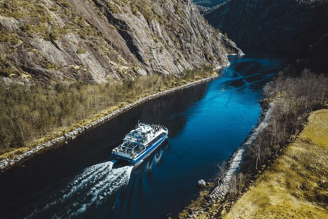 mostraumen-fjord-cruise