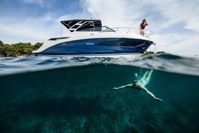 motor-yacht-2020luxury-private-cruise-around-santorini