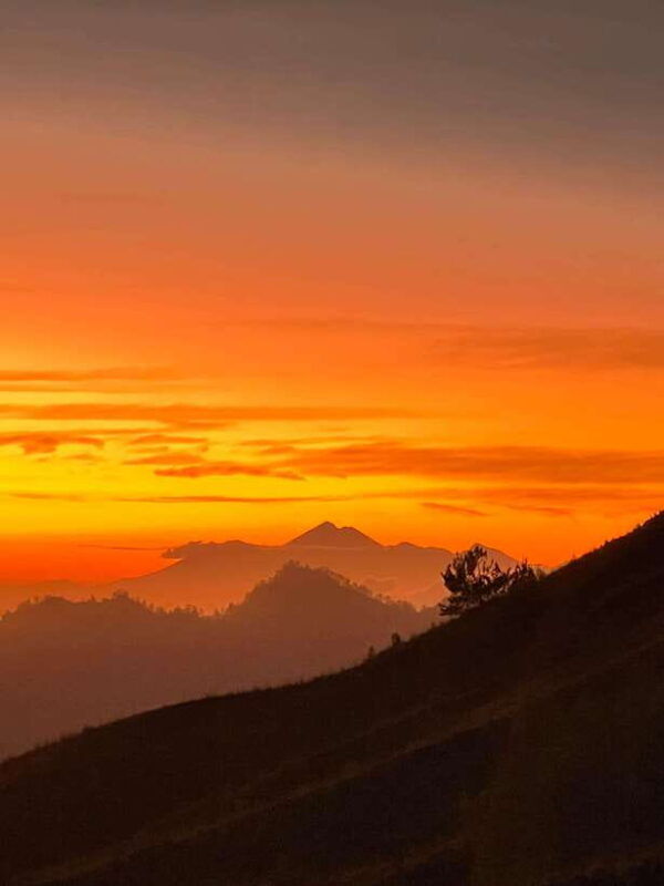 mount-batur-jeep-sunrise-black-lava-with-breakfast