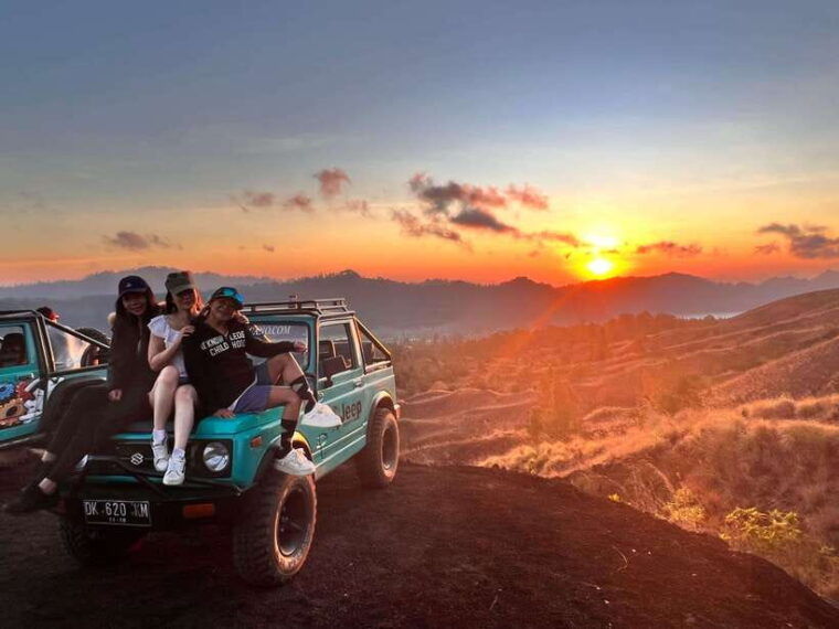 mount-batur-jeep-sunrise-black-lava-with-breakfast