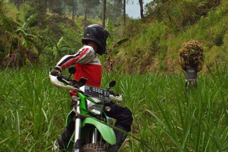 mount-batur-sunrise-dirt-bike-trek-with-trained-riders