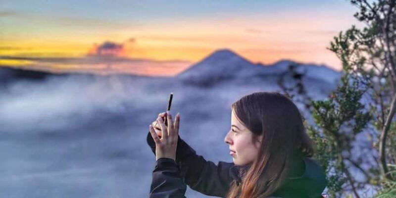 mount-bromo-sunrise-and-madakaripura-waterfall-1-day-tour