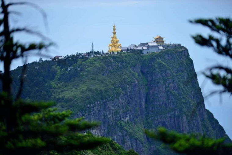 mount-emei-and-leshan-giant-buddha-two-day-private-tour