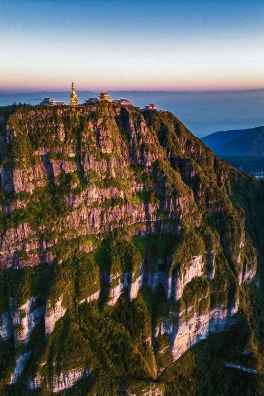 mount-emei-experience-natural-beauty-and-buddhist-culture