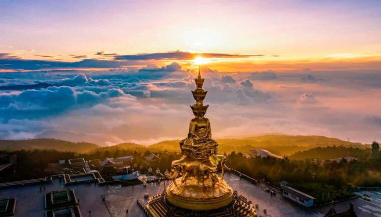 mount-emei-experience-natural-beauty-and-buddhist-culture