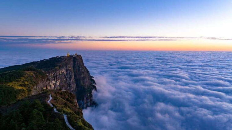 mount-emei-experience-natural-beauty-and-buddhist-culture