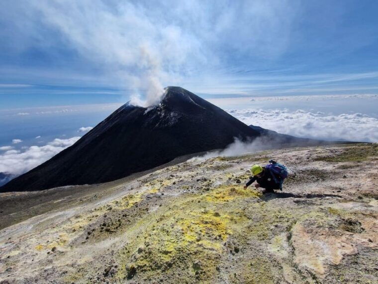 mount-etna-hike-to-the-top-3400mt-from-the-north-side