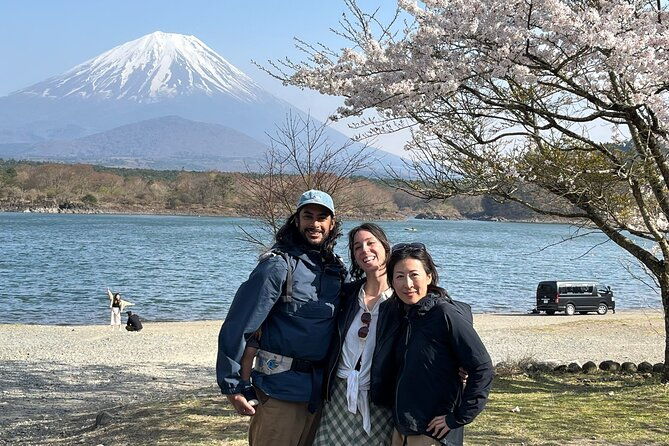 mount-fuji-five-lakes-tour-from-kawaguchiko-with-guide-vehicle