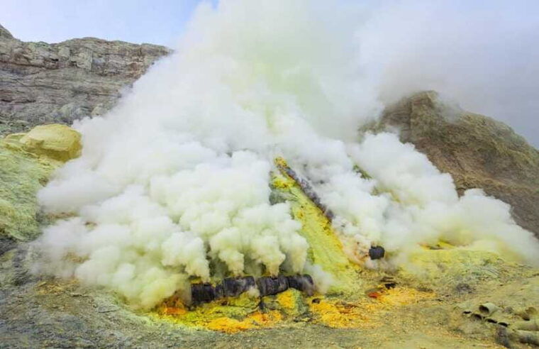mount-ijen-blue-fire-trekking-sunrise-and-sulfur-mines