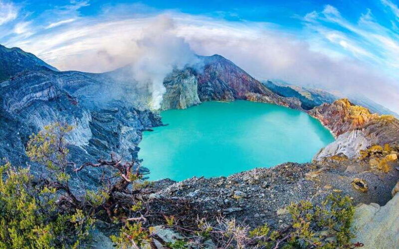 mount-ijen-expeditionblue-flames-and-sulfur-mines-from-bali