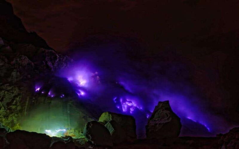 mount-ijen-expeditionblue-flames-and-sulfur-mines-from-bali