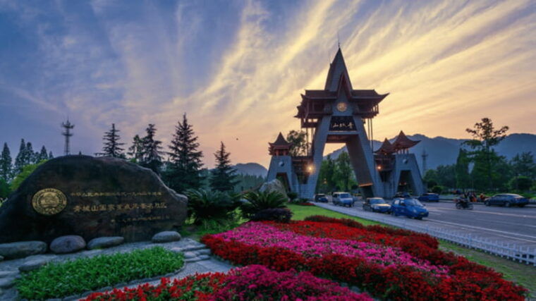 mount-qingcheng-tour-explore-serene-and-sacred-taoist-site