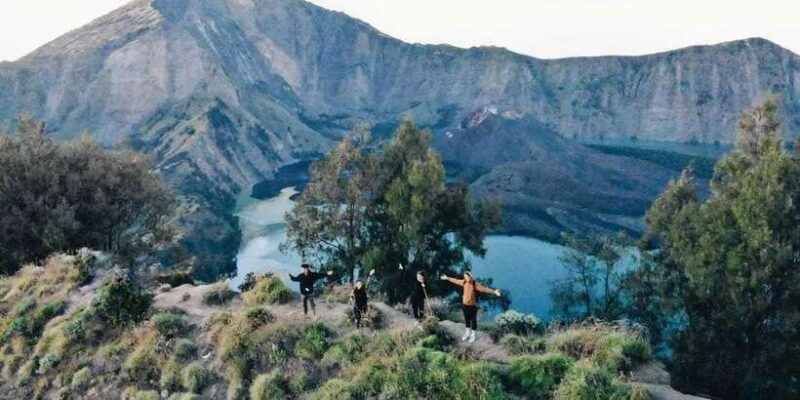 mount-rinjani-2-days-1-night-hike-to-senaru-crater-rim-2626m