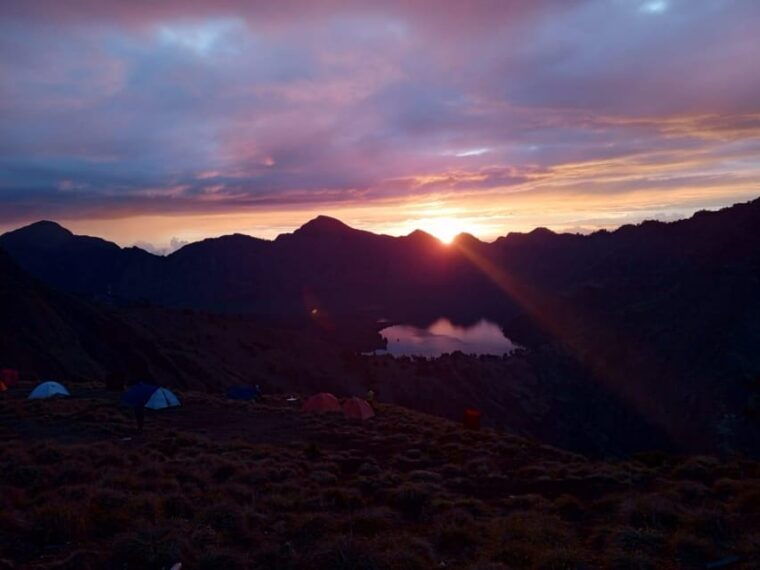 mount-rinjani-trekking-2d-1n-crater-rim-and-summit