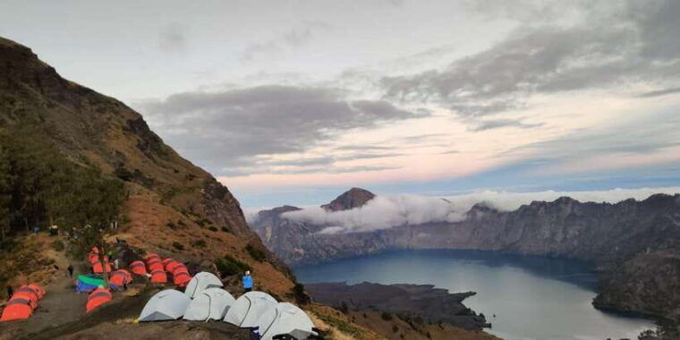 mount-rinjani-trekking-2d-1n-crater-rim-summit